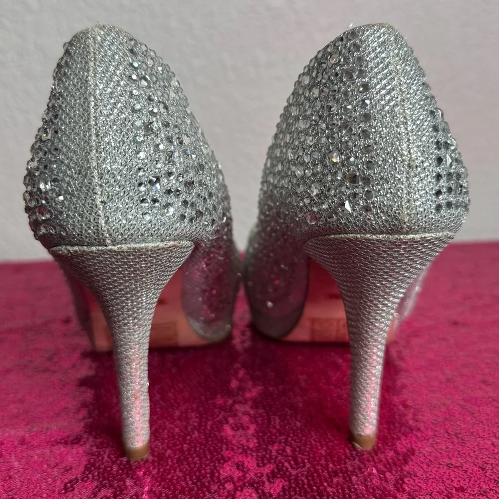 David’s Bridal💎 SPARKLING Cinderella Rhinestone, Crystal Pumps (Women’s Size 6)